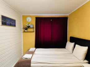 Miracle Tromso, cozy double bed private room in a shared apartment with Stunning Tromso Views
